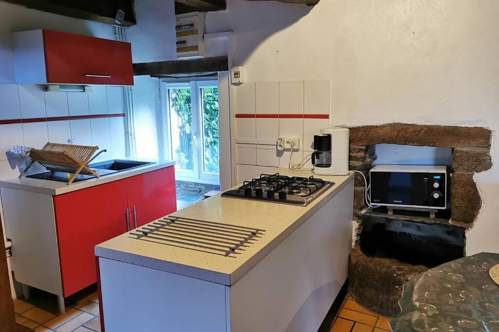 Commana Petite Maison Dans Les Monts D'Arree Ty Coz מראה חיצוני תמונה